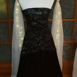 Dlut dress juniors size 3. Fits like womens xs